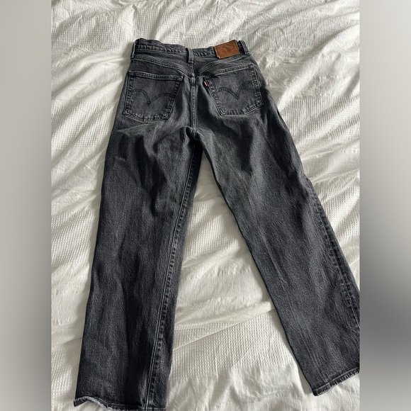 🌊 Levi jeans! - Picture 4 of 5